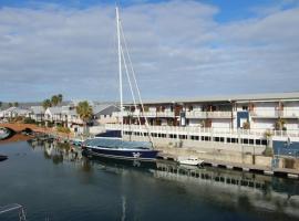 Waterfront - Knysna Quays Accommodation，位于克尼斯纳克尼斯纳海滨附近的酒店