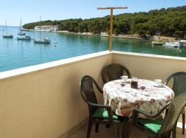 Sea View Apartment in Prvić Luka, 46m², Terrace，位于普尔维奇卢卡的酒店