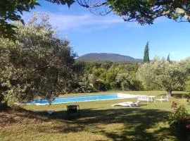 Maison de charme en campagne a Cucuron avec piscine privee