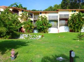 Studio a Sainte Anne a 50 m de la plage avec vue sur la mer jardin amenage et wifi，位于Caritan的酒店