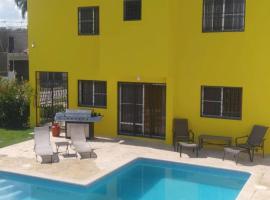 Playa Dorada Mountainview Villa，位于圣斐利-银港的酒店