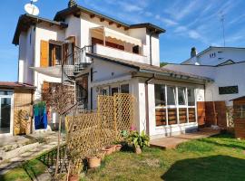 Charming house in Marina di Ravenna with fenced garden，位于马里纳－迪拉文纳的酒店