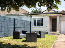 Maisonnette avec jardin, parc du chêne (tram T5)