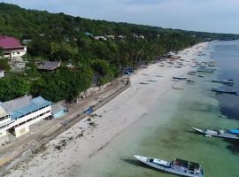 Phinisi Hostel Bira，位于比拉的酒店