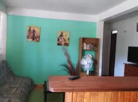 Appartement confortable à Sainte-Anne, 70m², vue jardin