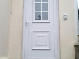 3 Hebergements à 5 minutes de Paris et 30 MN Stade de France，位于卡尚的酒店