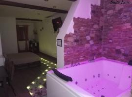 Suite Love Jacuzzi (Casas Toya)，位于Uceda的酒店