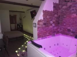 Suite Love Jacuzzi (Casas Toya)，位于Uceda的带按摩浴缸的酒店