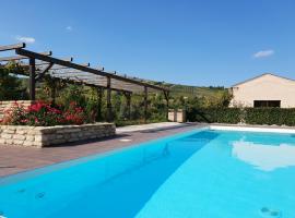 One bedroom appartement with shared pool and wifi at Montalto delle Marche，位于Montalto delle Marche的公寓