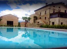 One bedroom appartement with shared pool and wifi at Montalto delle Marche，位于Montalto delle Marche的酒店