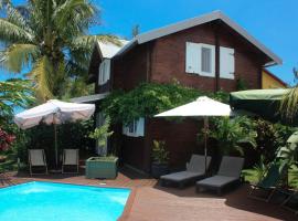 Chalet de 3 chambres avec piscine partagee jacuzzi et jardin amenage a Vincendo Saint Joseph，位于圣若瑟的酒店