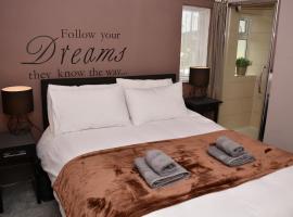 1FG Dreams Unlimited Serviced Accommodation- Staines - Heathrow，位于斯坦维尔的度假屋