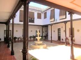 4 bedrooms house with furnished terrace at Almagro，位于阿尔玛格鲁的酒店