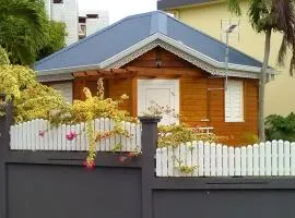 Charmant Bungalow avec Piscine Partagée à Le Gosier