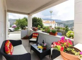 One bedroom apartement at Dubrovnik 600 m away from the beach with furnished terrace and wifi