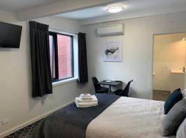 Queens Arms Hotel，位于Longford的酒店