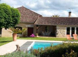 Appartement charmant à Castéra-Lectourois avec piscine partagée，位于Castéra-Lectourois的酒店
