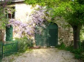 Maison charmante avec terrasse et jardin à Noves