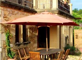 Maison de 2 chambres avec piscine partagee jardin amenage et wifi a Saint Cybranet，位于Saint-Cybranet的酒店