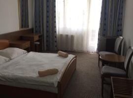 Piramis Hotel，位于加尔多尼的酒店