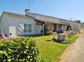 Maison de 2 chambres avec jardin amenage et wifi a Lannes，位于Lannes的酒店