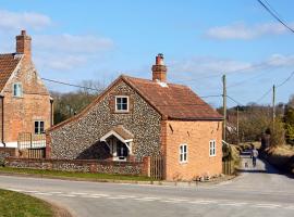 Dog Cottage，位于Little Barningham的酒店