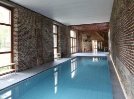 Group Villa with Pool & Sauna，位于Wanze的酒店