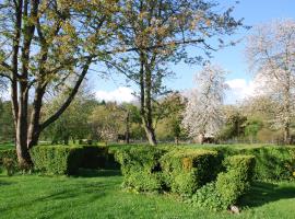 Gites aux Fleurs de Cerises，位于Le Plessis-Luzarches的酒店