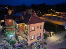 Family Hotel Kavrakovi，位于帕维尔巴尼亚的酒店