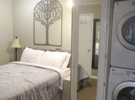 Winterplace Condo Ski in Ski out First Floor E102，位于Ghent的酒店