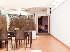 Patio Budget Apartment 12，位于卡隆赫的酒店
