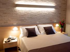 伊尔丰戈餐厅旅馆，位于圣菲奥拉的酒店