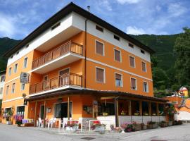 Hotel Passo Buole，位于Vallarsa的酒店