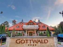 Hotel Gottwald，位于塔塔的酒店
