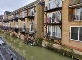 Waterfront Apartment In The Heart Of St Neots，位于圣尼奥特的低价酒店