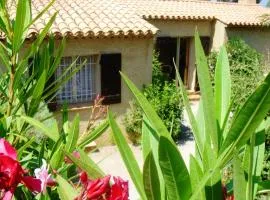Maison de 2 chambres a Sainte Maxime a 800 m de la plage avec piscine partagee jardin clos et wifi