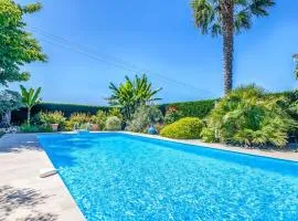 Holiday Home in Barry-d'Islemade with Pool