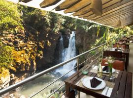 米西翁格兰德瓦勒德布拉沃酒店，位于巴耶德布拉沃的酒店