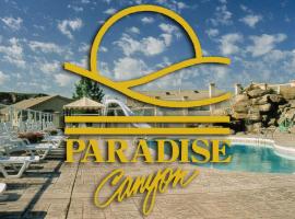 Paradise Canyon Golf Resort - Luxury Condo M403，位于莱斯布里奇县机场 - YQL附近的酒店