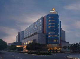 The Leela Ambience Gurugram Hotel & Residences，位于古尔冈乌迪奥格维亚尔附近的酒店
