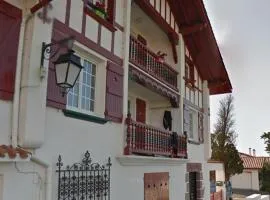 Charmant appartement, plein pied, 2 places parkings