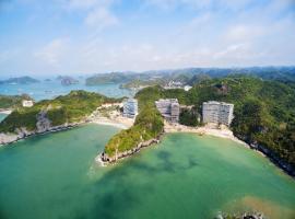 Flamingo Premium Cat Ba Beach Resort，位于吉婆岛的带按摩浴缸的酒店