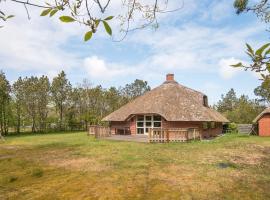 8 person holiday home in Nørre Nebel，位于北内伯尔的酒店