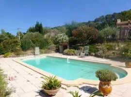 Studio charmant à Pierrefeu-du-Var, 20 m², piscine partagée