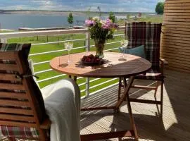 Modernes Apartment am Hafen mit Seeblick