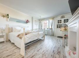 Vintage Lounge studio by the sea in Liepaja，位于利耶帕亚的酒店