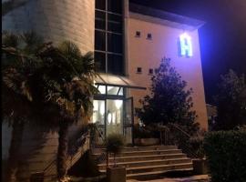 Mini Hotel，位于阿斯蒂的酒店