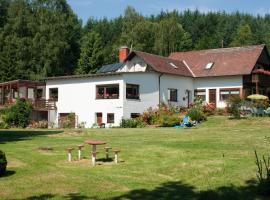 Haus am Wald - Urlaub am Nationalpark，位于Langweiler的酒店