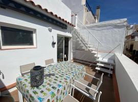 Amazing 2 bedroom Apartment with big sun terrace Sitges centre beach，位于锡切斯的Spa酒店