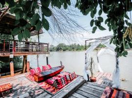 The Antique Riverside Resort，位于Ban Pong的酒店